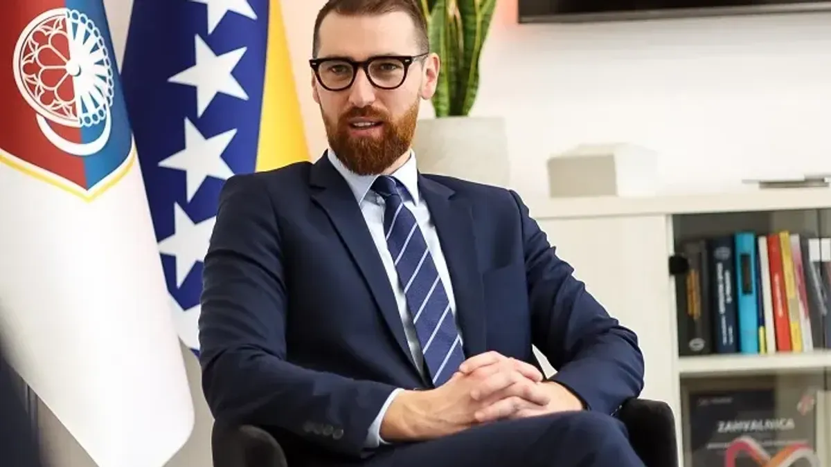 Ko nam sve čini Vladu KS: Resor boraca vodi magistar sporta, a saobraćaj pod palicom ugostitelja…