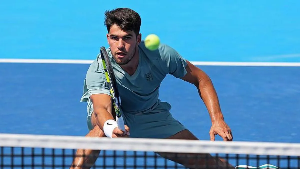 Susret Alcaraza i Zvereva prekinut je na 11 minuta na početku prvog seta dok su bolničari brinuli o jednom gledatelju.