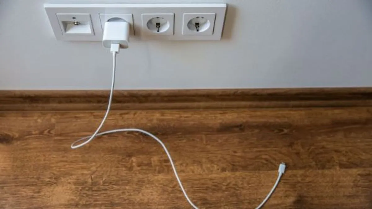 Ostavljate punjač u utičnici? Ovo je razlog zbog kojeg ćete prestati