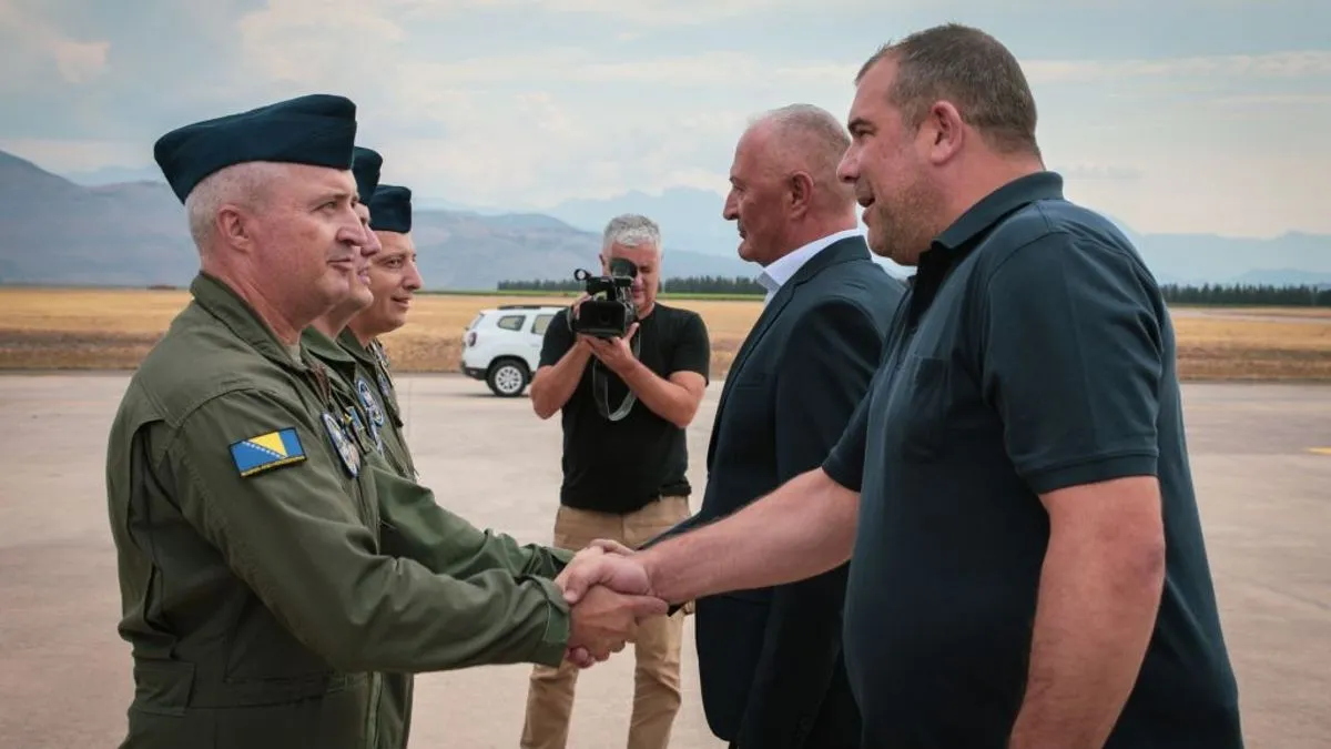 Tokom posjete, ministar Helez sastao se sa ministrom odbrane Crne Gore Draganom Krapovićem