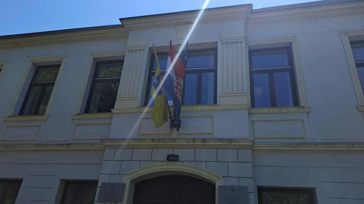 Ova umjetnička akcija nije bila politička, niti vjerska manifestacija, već akt građanske svijesti i moralne obaveze da se ukaže na nepravdu. 