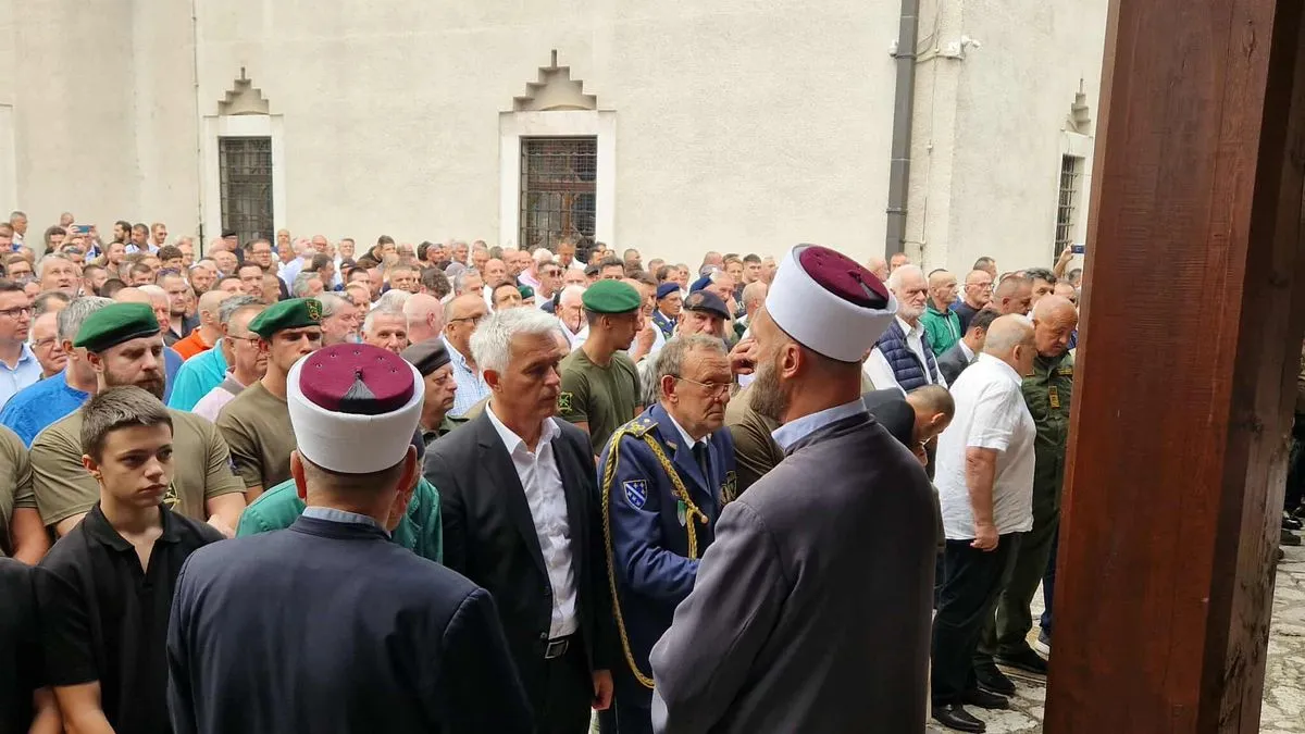 Dženazu namaz predvodio je uvaženi dr. Husein ef. Kavazović, reisu-l-ulema Islamske zajednice Bosne i Hercegovine