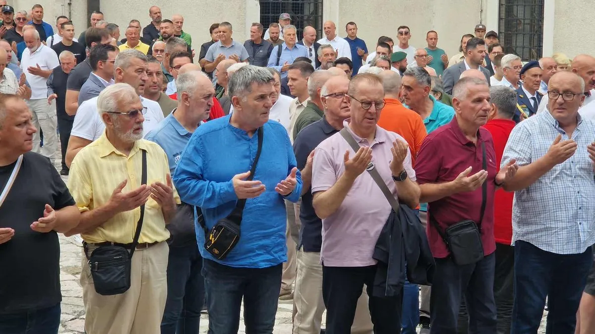Dženazu namaz predvodio je uvaženi dr. Husein ef. Kavazović, reisu-l-ulema Islamske zajednice Bosne i Hercegovine
