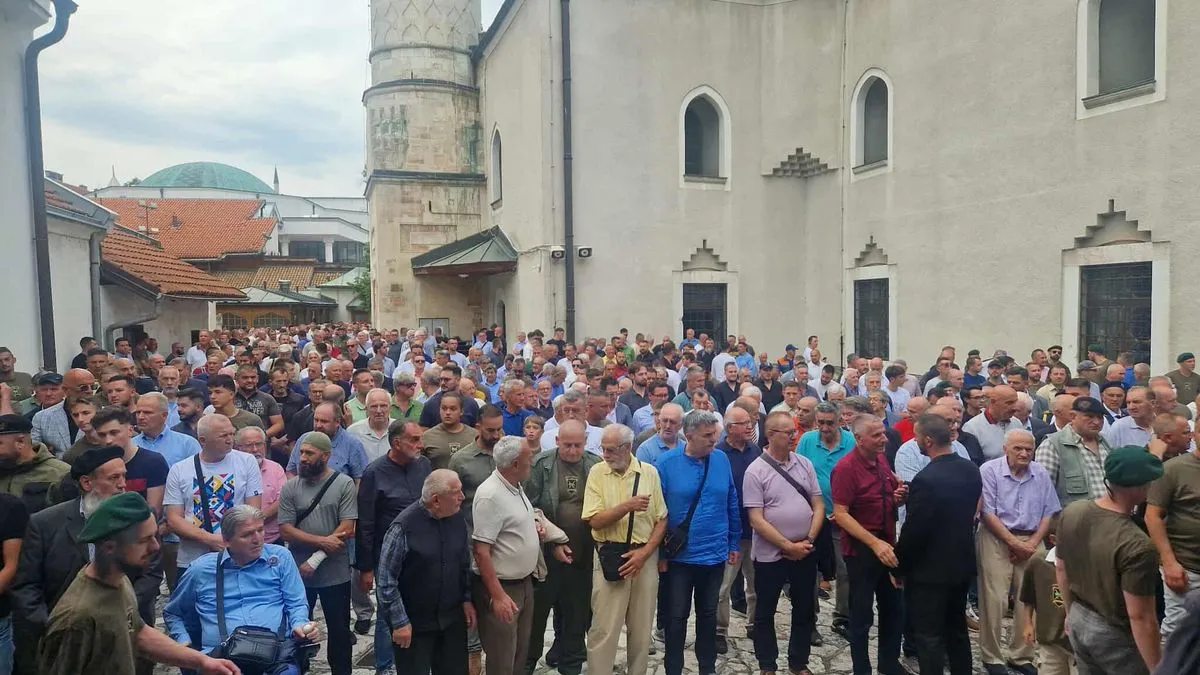 Dženazu namaz predvodio je uvaženi dr. Husein ef. Kavazović, reisu-l-ulema Islamske zajednice Bosne i Hercegovine