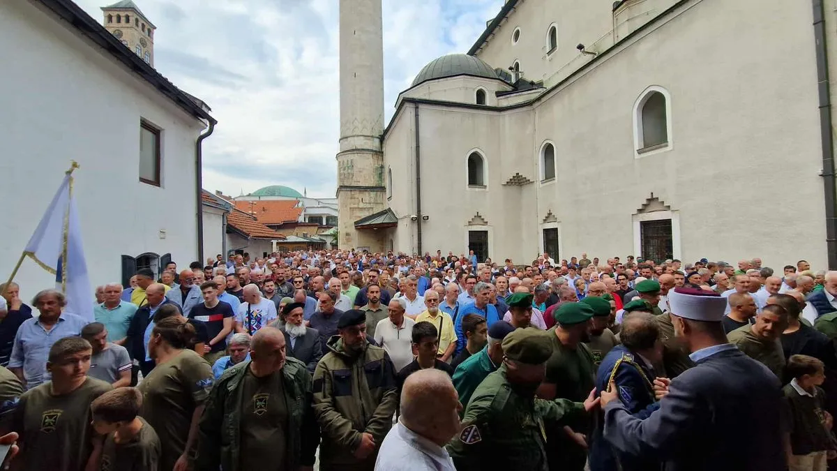U haremu Begove džamije klanjana dženaza komandantu Eminu Švrakiću