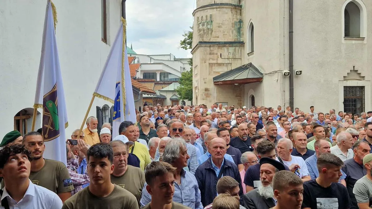 Dženazu namaz predvodio je uvaženi dr. Husein ef. Kavazović, reisu-l-ulema Islamske zajednice Bosne i Hercegovine