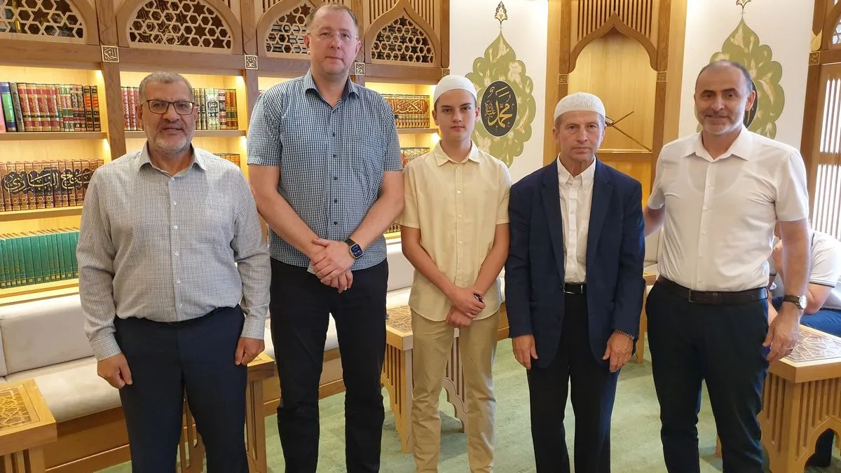 Njegov uspjeh izazvao je oduševljenje ne samo u porodici, već i u cijeloj zajednici