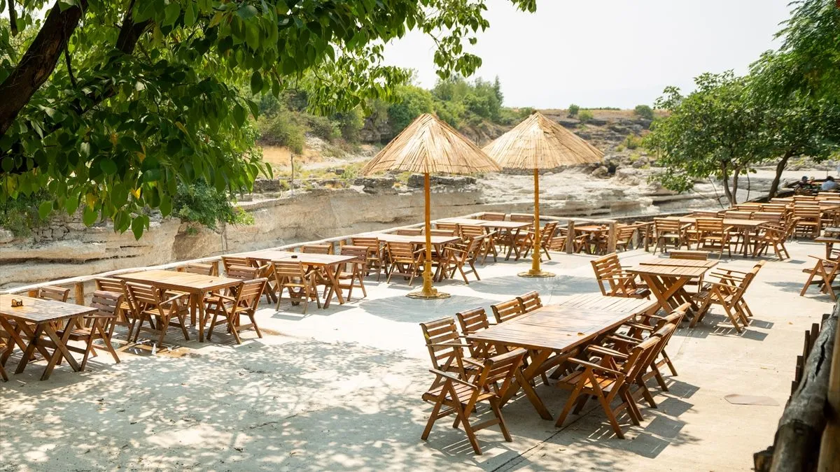 Vodopad Nijagara nalazi se na četiri kilometra od centra Podgorice. Ovo turističko mjesto godišnje posjeti na hiljade ljudi.