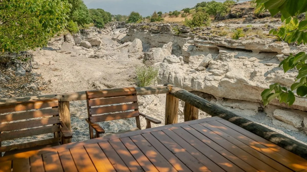Vodopad Nijagara nalazi se na četiri kilometra od centra Podgorice. Ovo turističko mjesto godišnje posjeti na hiljade ljudi.