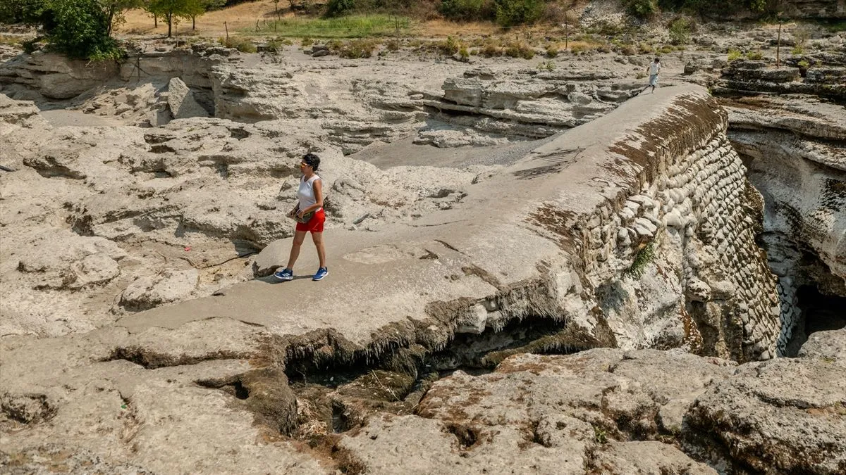 Vodopad Nijagara nalazi se na četiri kilometra od centra Podgorice. Ovo turističko mjesto godišnje posjeti na hiljade ljudi.