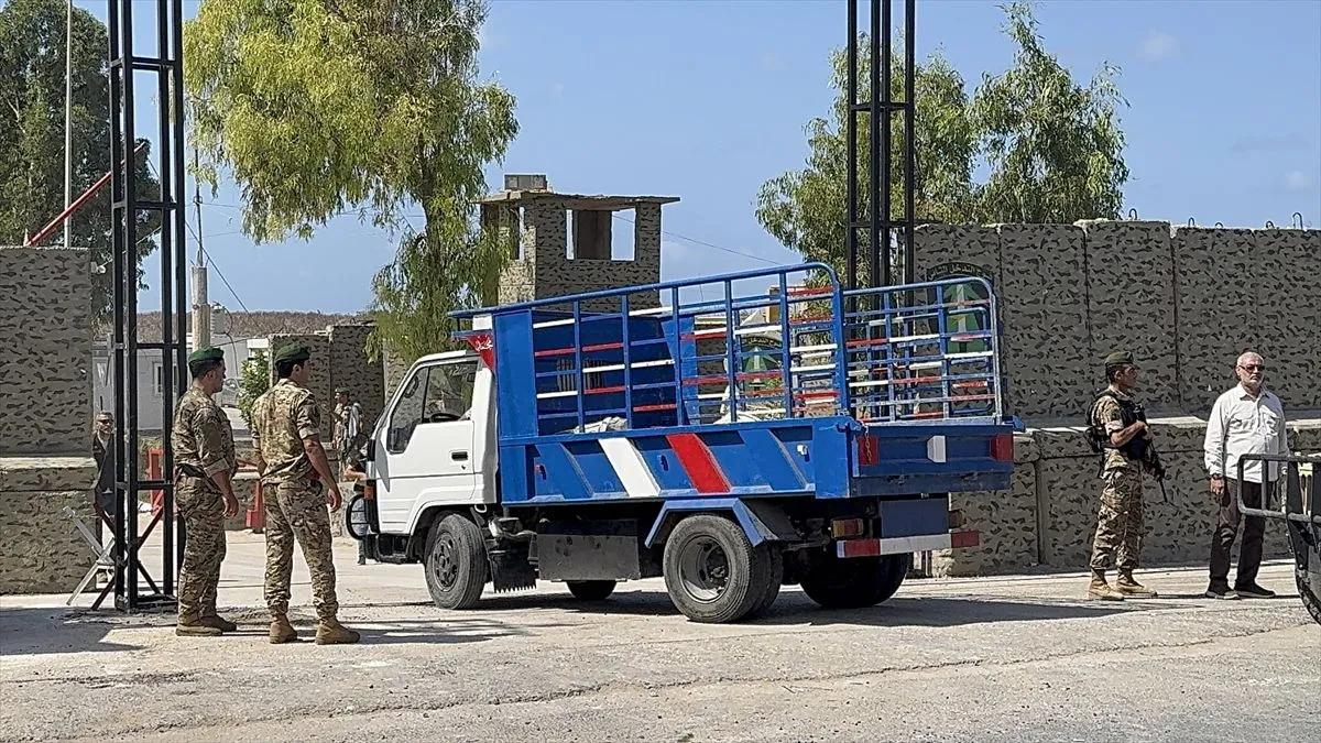 Predaja je provedena pod nadzorom libanskih i palestinskih zvaničnika.