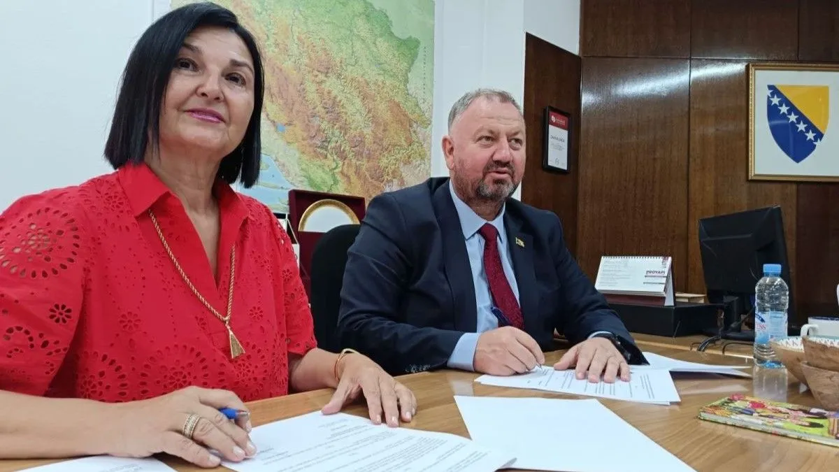 Prema riječima kantonalnog ministra privrede Samira Šibonjića, na ovu su ideju došli u razgovorima s privrednicima te nakon analize kupovine proizvoda na tržištu tog kantona i BiH.