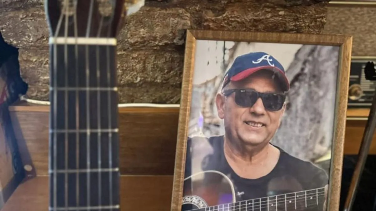 Kad brat zagrli uspomenu pjesmom: Šuki Planjanin i Rade Šerbedžija odali počast Bajri u Sarajevu