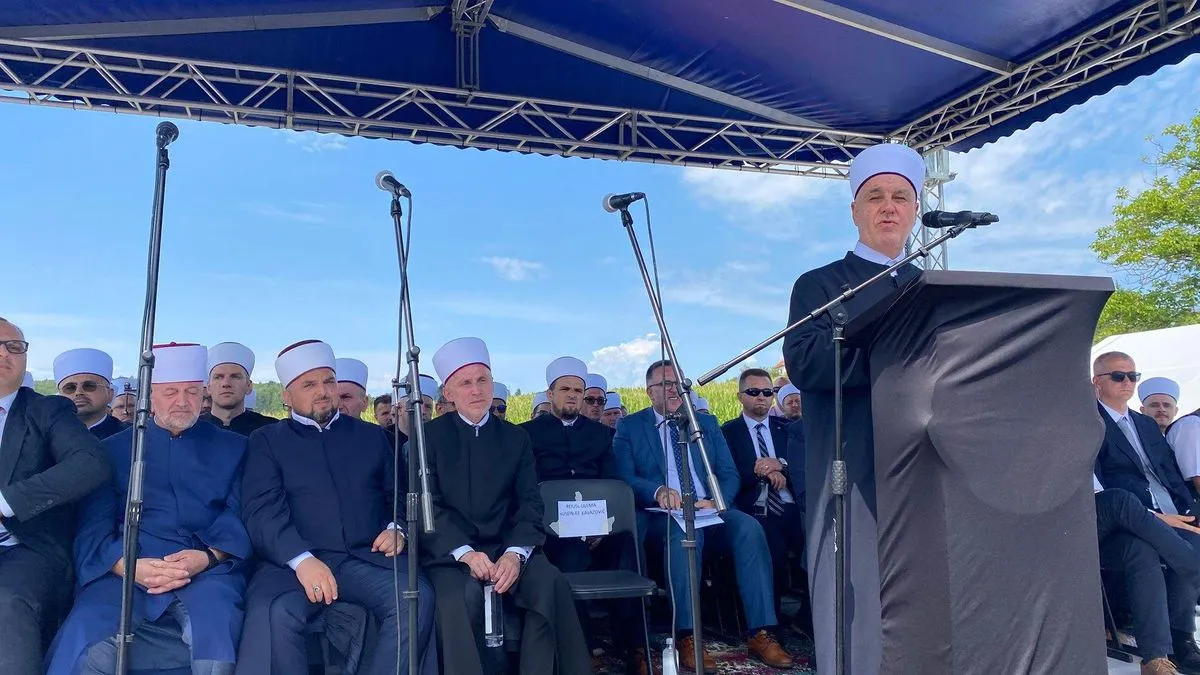 Džamija nas uči kako da budemo bolji ljudi, kako da ispravno mjerimo u trgovini, u poslu, u pravdi i u međusobnim odnosima.