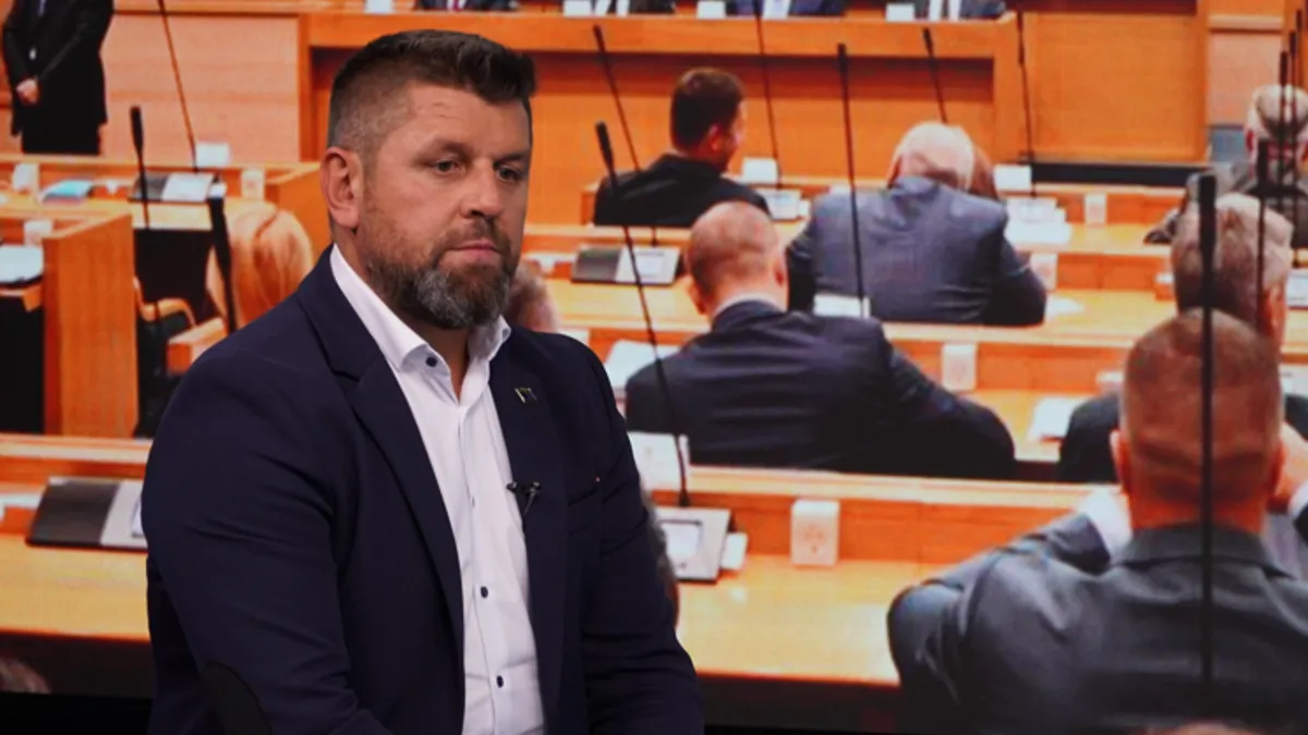 O političkoj situaciji u RS-u i raskolu unutar SNSD-a, budućem ponašanju opozicije nakon odlaska Milorada Dodika, prijetnjama i osvetama razgovarali smo sa Ćamilom Durakovićem