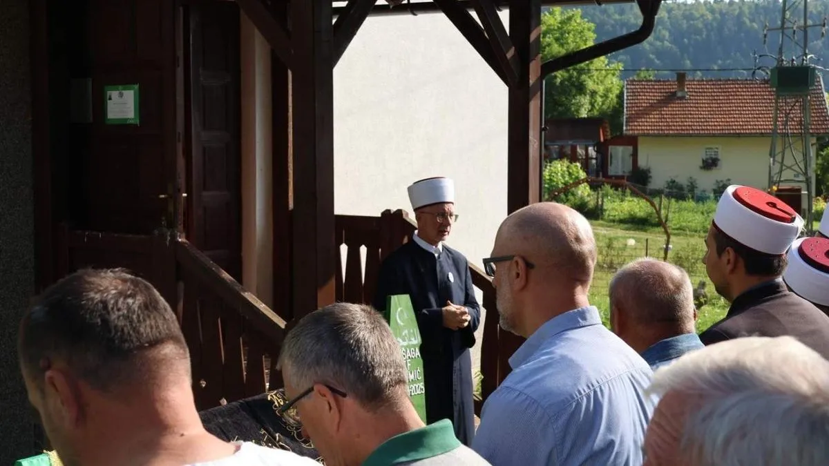 Glavni imam Medžlisa IZ Vlasenica Nurdin-ef. Grahić istakako je vrijedan rad Pašage efendije te je u ime medžlisa uputio riječi tazije njegovoj porodici i džematlijama.