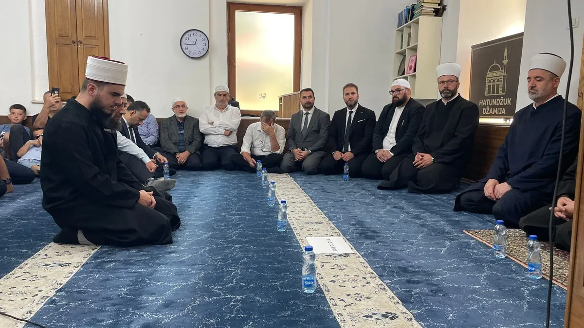 Bošnjaci u Skoplju ponosni na mladog hafiza: Svečanost u skopskoj džamiji Hatundžuk