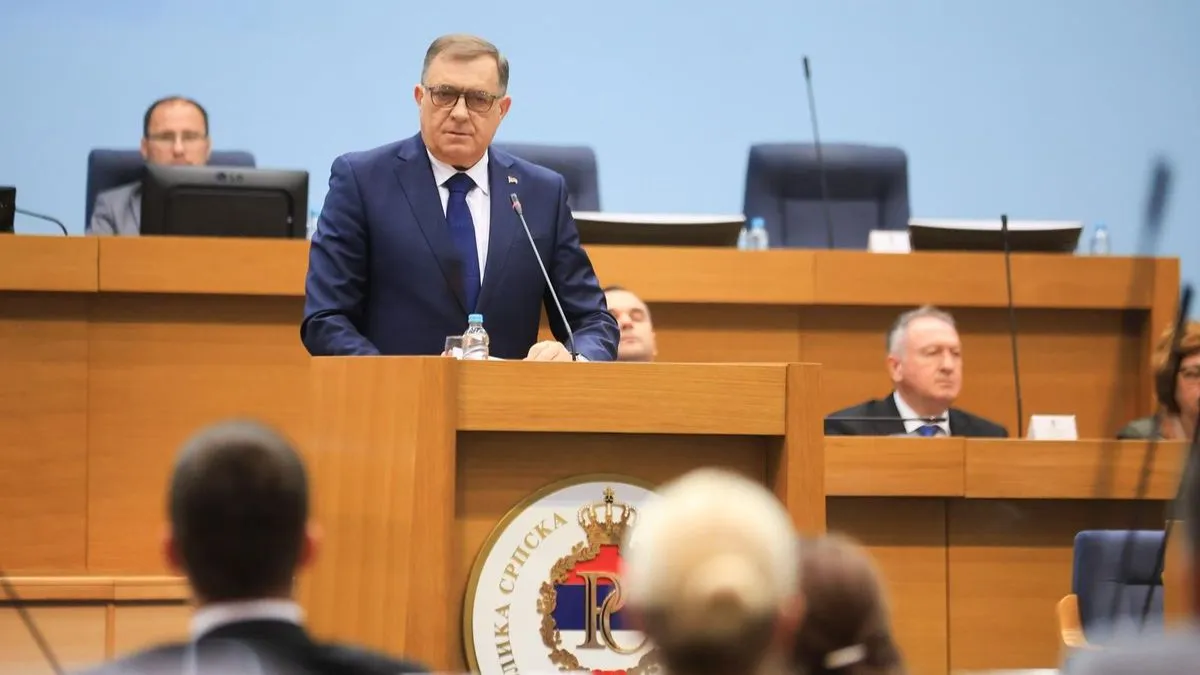 Narod u Republici Srpskoj jedva čeka da mu se Dodik skine sa grbače, a kako smo vidjeli sinoć i u Srbiji im ga je preko glave.