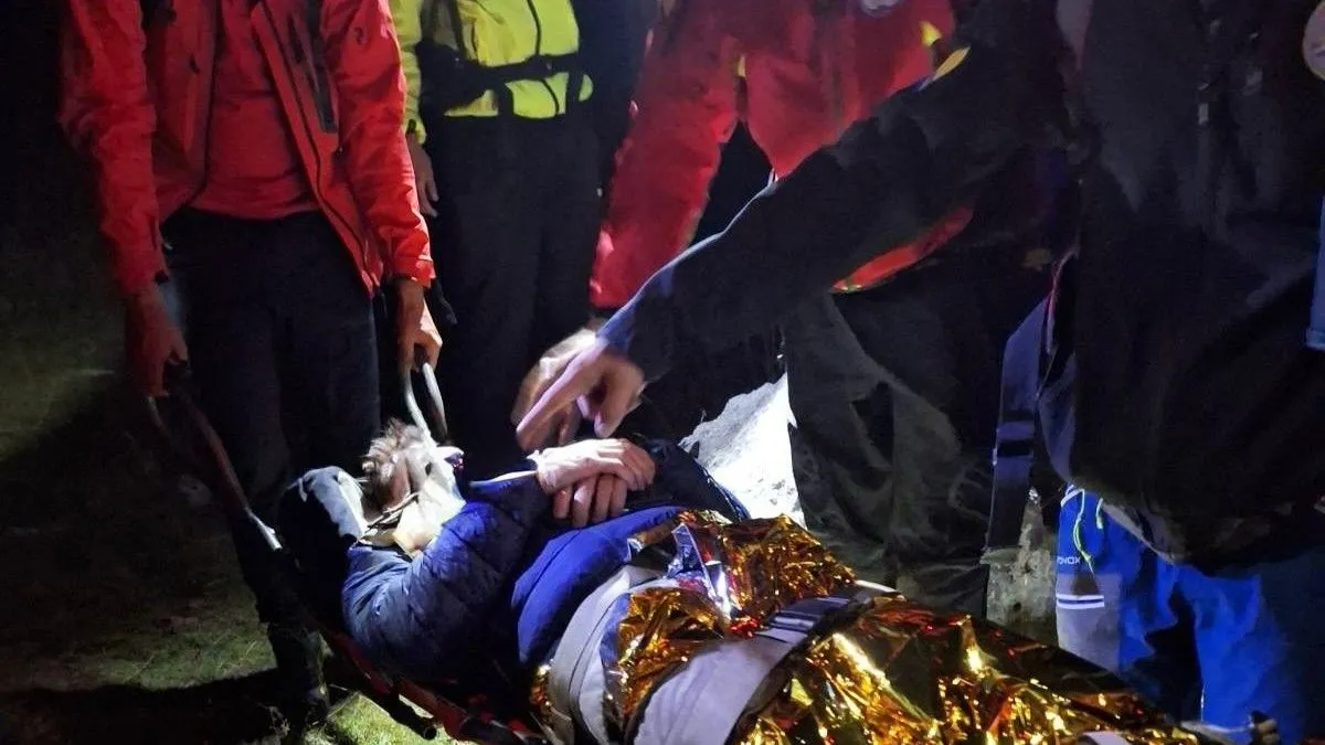 Transport je vođen preko strmog i kamenitog planinskog reljefa.