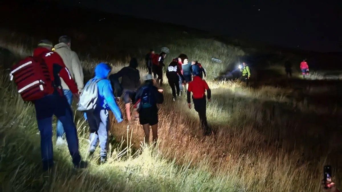 Transport je vođen preko strmog i kamenitog planinskog reljefa.