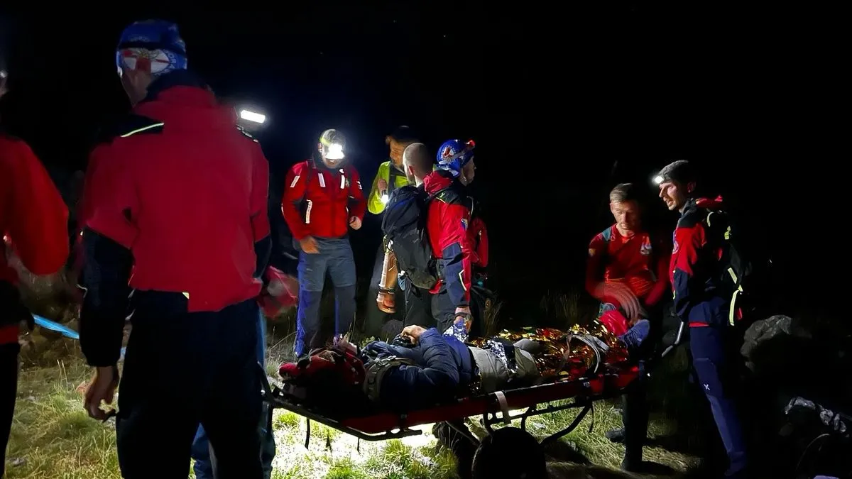 Transport je vođen preko strmog i kamenitog planinskog reljefa.