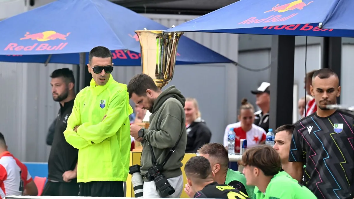 Tim okuplja igrače iz Češke, Bosne i Hercegovine, Italije, Alžira i drugih zemalja, spajajući različite kulture u jedinstvenu sportsku priču.