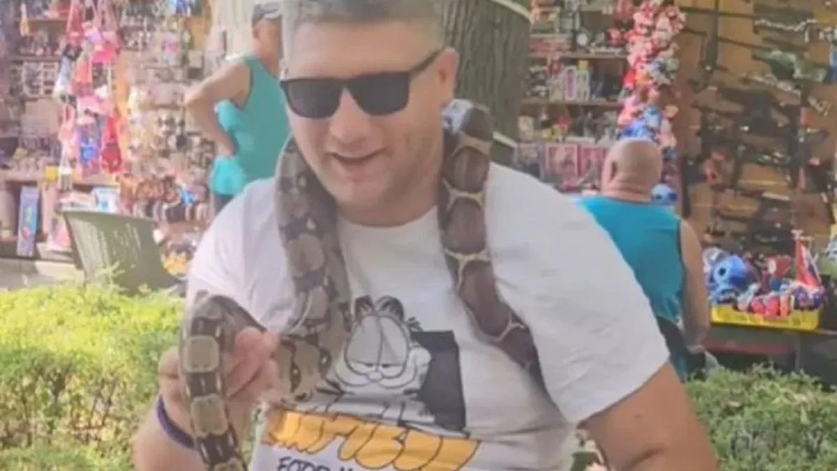 Za razliku od opšteprihvaćenog straha od gmizavaca, Filip ih ne samo prihvata, već ih smatra ravnopravnim članovima svoje porodice.