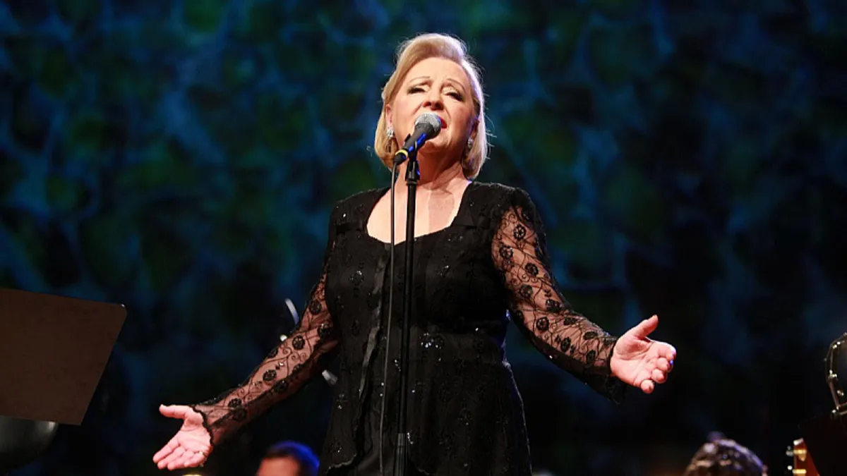 Veliki uspjeh donijela joj je pjesma ‘Ljubav ili šala’, izvedena na Zagrebfestu.