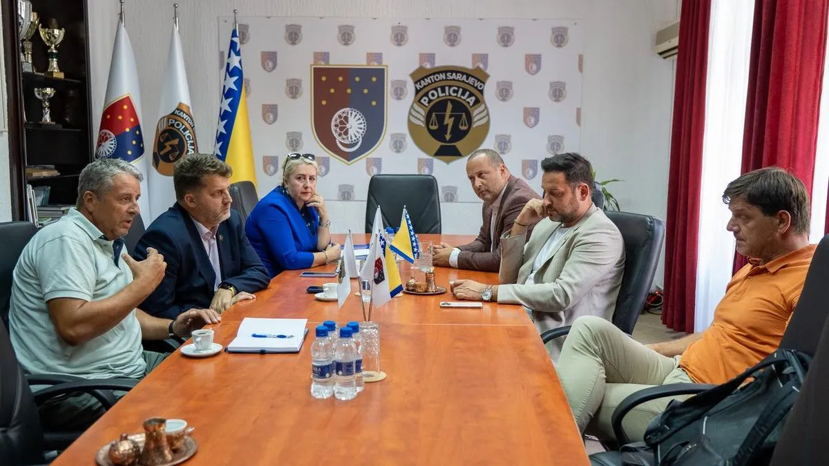 Na ovaj način, građani će iz udobnosti svoga doma, ili bilo koje druge lokacije, elektronskim putem upućivati zahtjev.