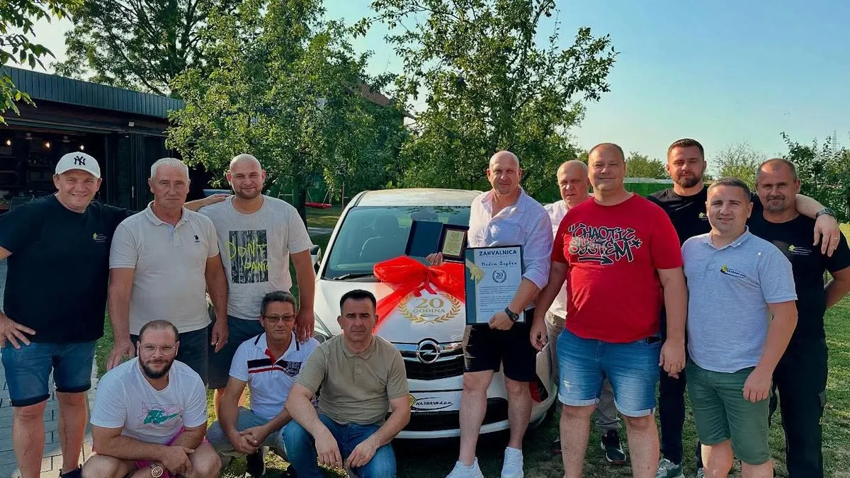 U poruci zahvalnosti istaknuto je da Nedim nije samo vrijedan radnik, nego i cijenjeni član poslovne porodice, čiji radni doprinos ostavlja neizbrisiv trag u historiji kompanije.