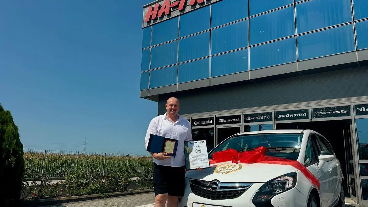 U poruci zahvalnosti istaknuto je da Nedim nije samo vrijedan radnik, nego i cijenjeni član poslovne porodice, čiji radni doprinos ostavlja neizbrisiv trag u historiji kompanije.