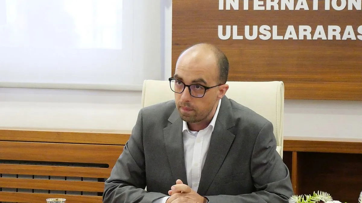 Publikacija predstavlja značajan naučni doprinos razumijevanju složenog političkog i društvenog stanja BiH tri decenije nakon Dejtonskog mirovnog sporazuma
