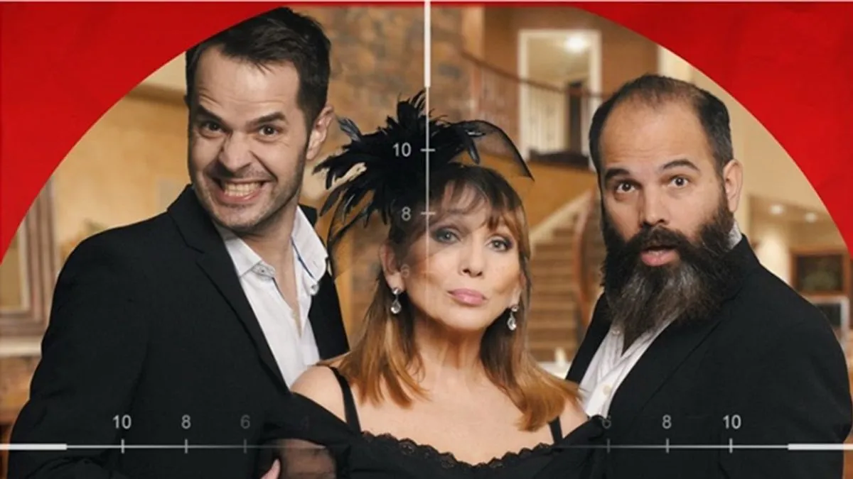 Dinamični likovi vode gledaoce kroz niz scena prepunih inteligentnog humora i britke satire, zbog čega se predstava s pravom izdvaja kao jedna od najgledanijih u posljednje vrijeme