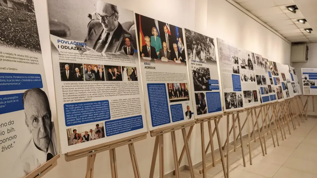 Postavka „Sjećanja“ približava privatni život Alije Izetbegovića kao porodičnog čovjeka – supruga, oca, brata i djeda