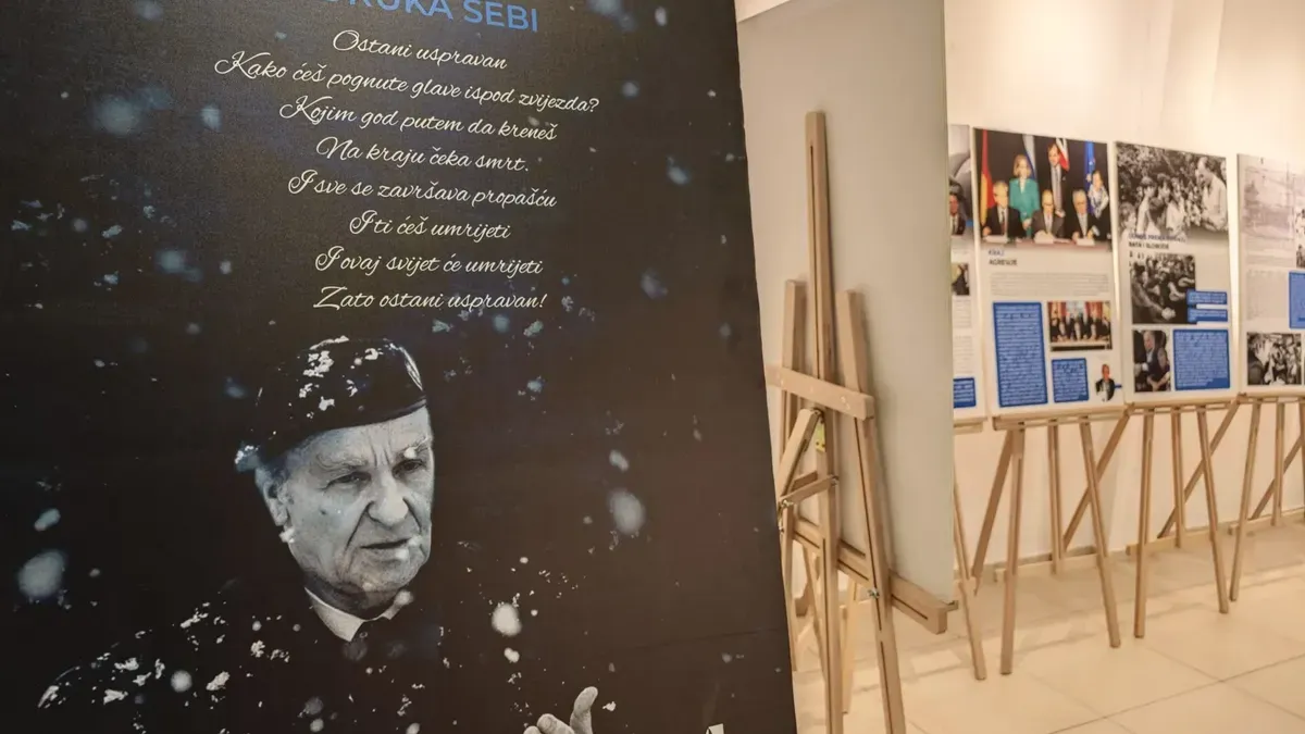 Izložba 'Sjećanja' u Galeriji Novi Grad povodom stote godišnjice od rođenja Alije Izetbegovića