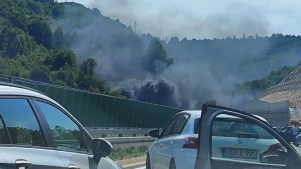 Iz Profesionalne vatrogasne brigade Kantona Sarajevo su kazali da su njihove ekipe na terenu i kako rade na gašenju požara.