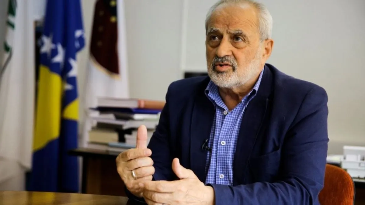 Njegovom smrću izgubili smo još jednu od onih prepoznatljivih ličnosti koje su obilježile 90-te godine u Bosni i Hercegovini