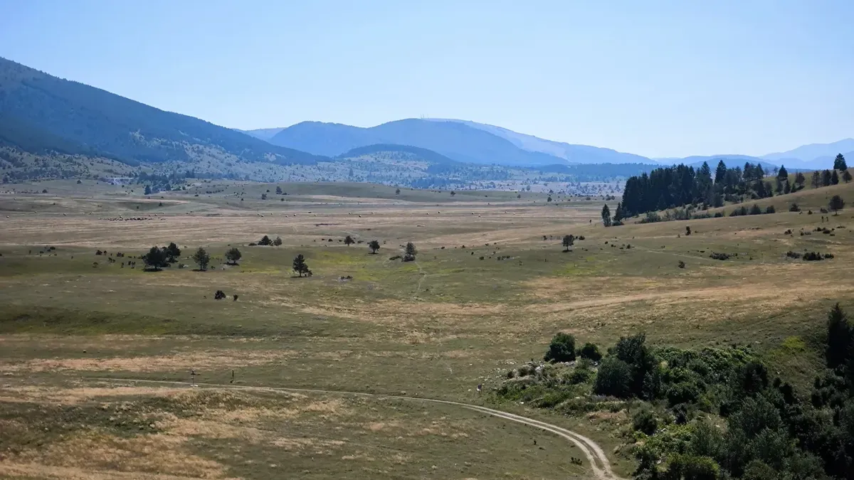 Stanovnici upozoravaju da takve aktivnosti nanose ozbiljnu štetu prirodi, remete mir u rekreativnim zonama i predstavljaju prijetnju sigurnosti drugih ljudi.