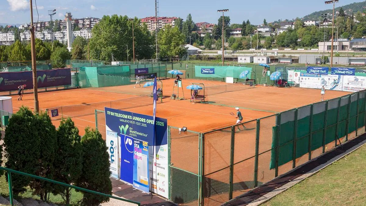 Svi mečevi odigrani su na teniskim terenima ‘CSR Koševo’ u ulici Patriotske lige bb u Sarajevu.