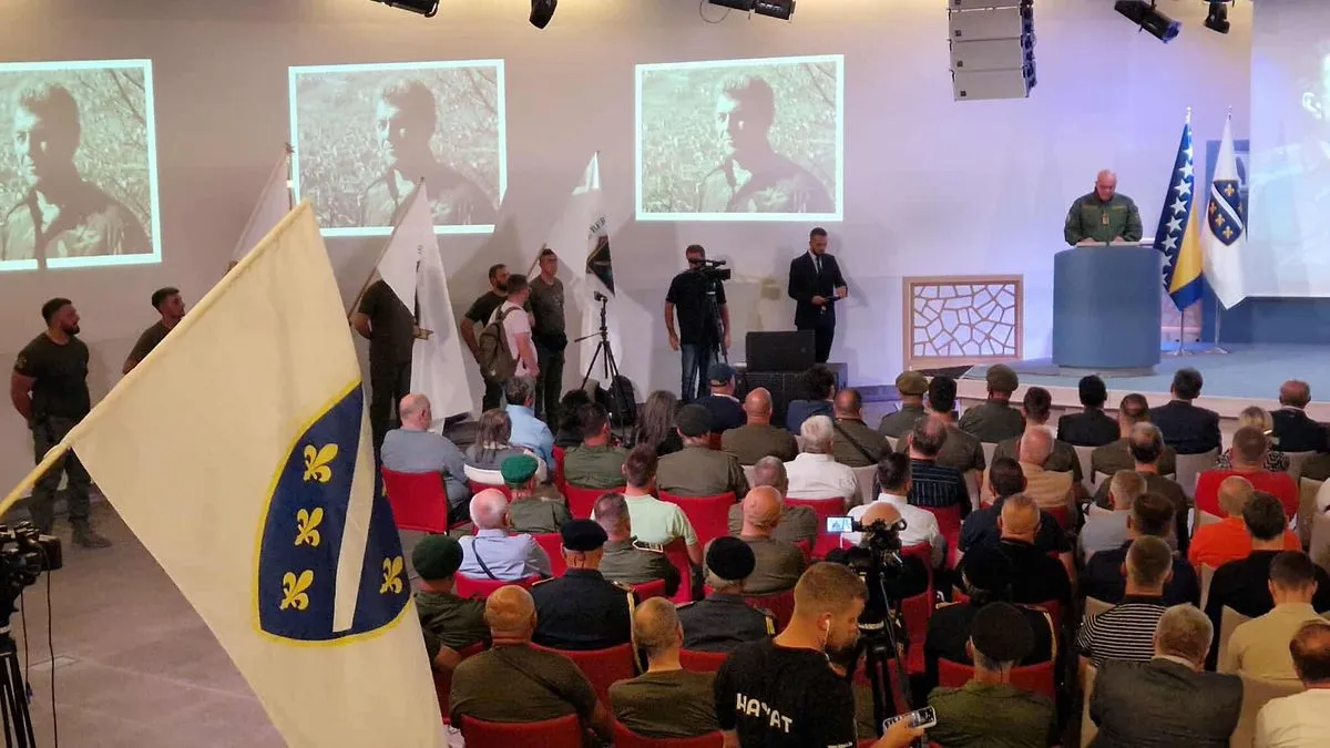 U ime svih nas patriota, sinova Bosne i Hercegovine, sinova našeg Amidže zahvaljujemo dragom Bogu što nam je podario ovakvog lidera, vođu, komandanta, čovjeka ...