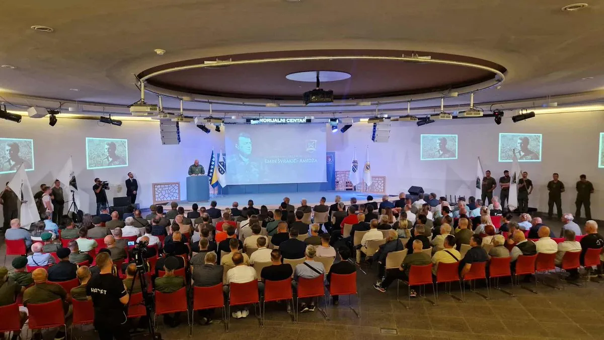 U ime svih nas patriota, sinova Bosne i Hercegovine, sinova našeg Amidže zahvaljujemo dragom Bogu što nam je podario ovakvog lidera, vođu, komandanta, čovjeka ...