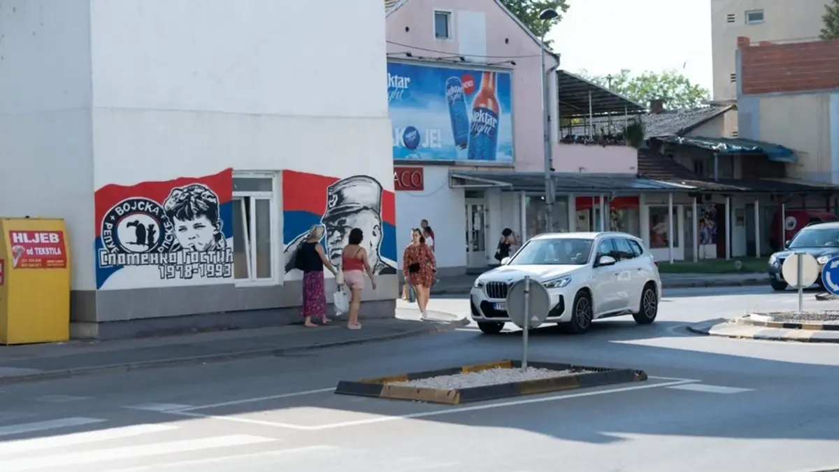 U dopisu se naglašava kako veličanje ratnih zločinaca ponižava žrtve, ali i ugrožava proces pomirenja i stabilnosti u Bosni i Hercegovini.