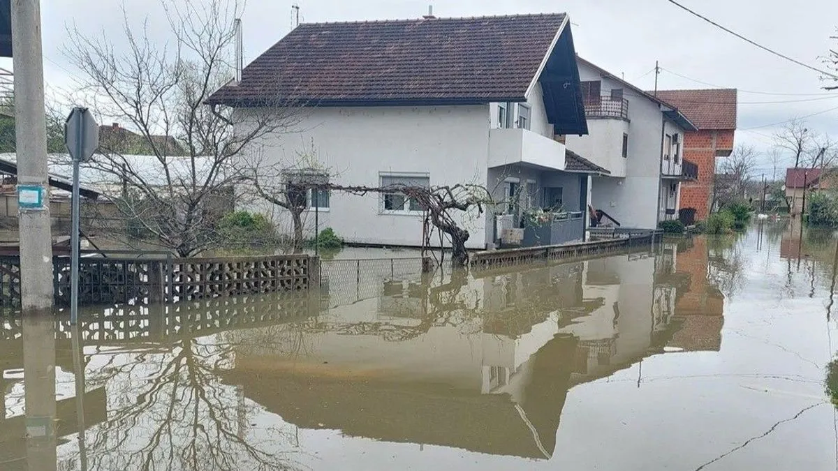 Na području sliva Jadranskog mora usljed najavljenih obilnijih padavina (za područje Hercegovine i do 60 litara), postoji mogućnost povećanja vodostaja