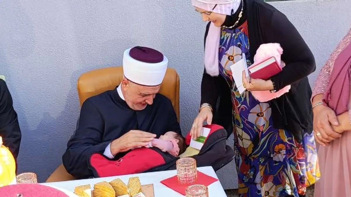 Reis Kavazović darivao deseto dijete porodice Selman u Bosanskom Petrovcu