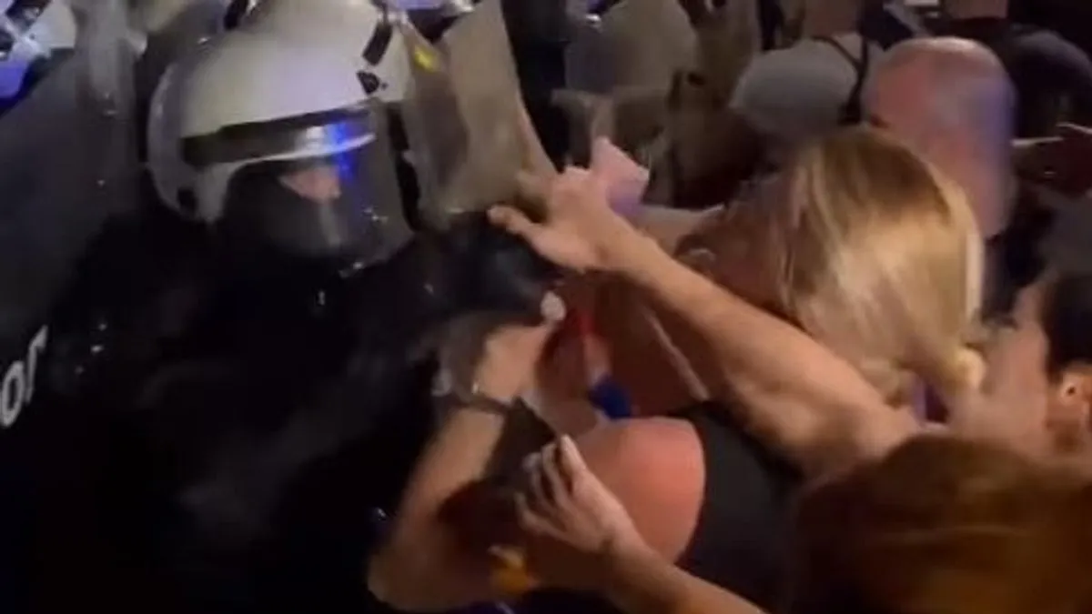 Jučer se na društvenim mrežama proširio video sa pozivom na “borbu protiv blokada”, a snimak je podijelio i predsjednik SNS Miloš Vučević, inače savjetnik predsjednika Srbije