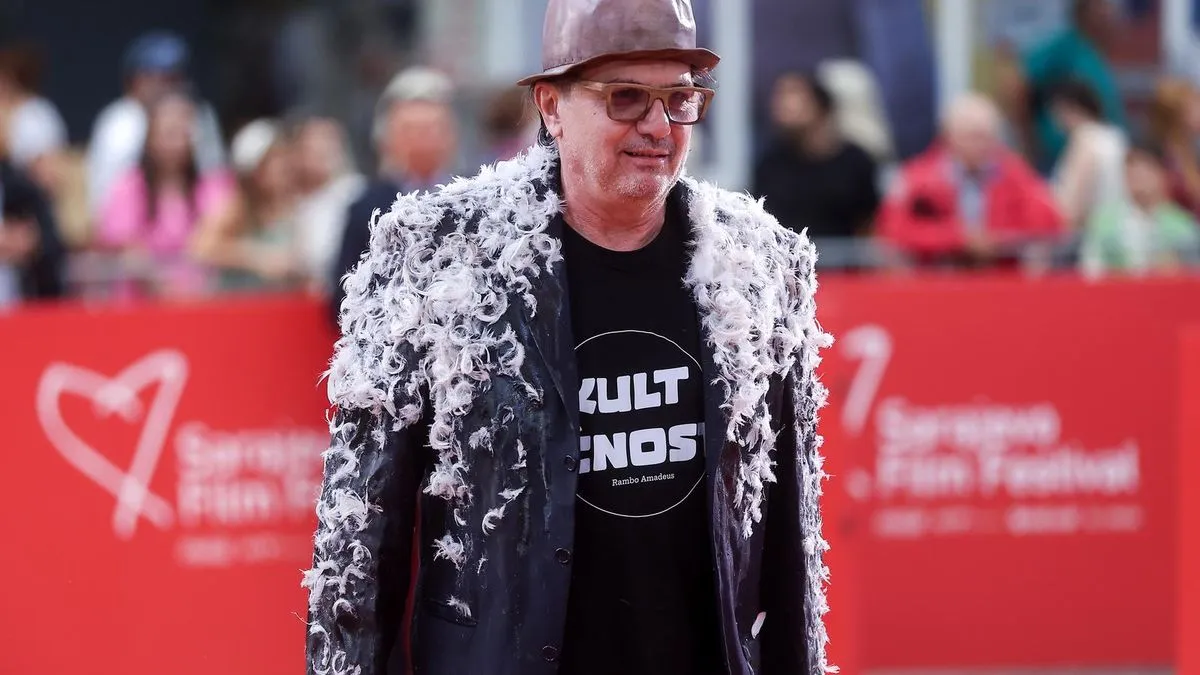 Večeras je na rasporedu premijera filma Srđana Vuletića “Vidra" čija ekipa je veselo pozirala fotografima