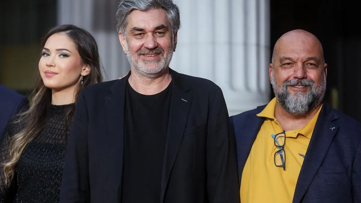 Večeras je na rasporedu premijera filma Srđana Vuletića “Vidra" čija ekipa je veselo pozirala fotografima