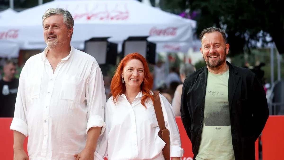 Ranije je objavljeno da se projekcije koje su bile planirane u otvorenim kinima zbog nepovoljnih vremenskih uslova prebacuju u zatvorene prostore