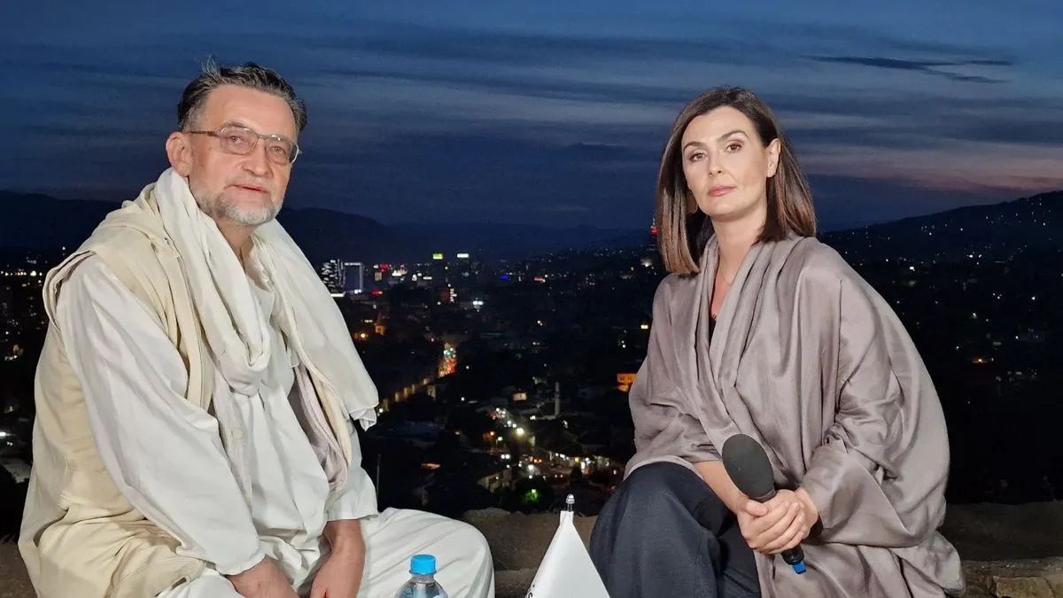 Publika je s posebnom toplinom dočekala svaku novu pjesmu, počev od one s kojom su otvorili koncert „Kad ja pođoh na Bentbašu“