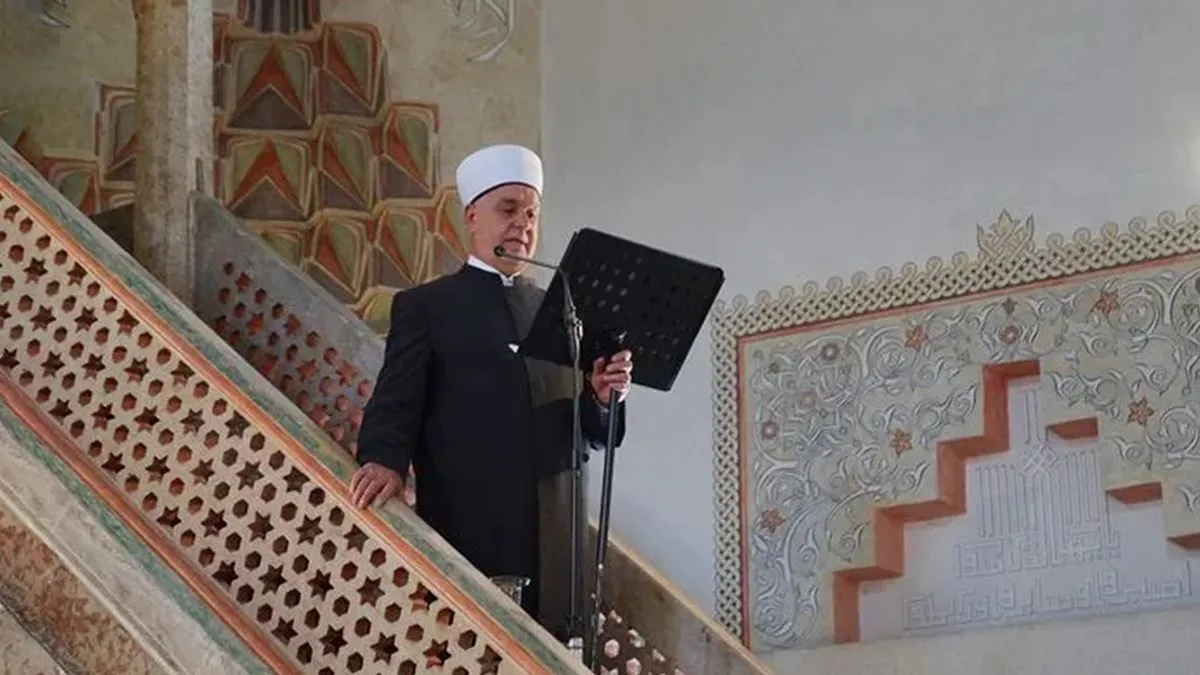 Upozorio je da je muslimanska zajednica izgubila svoju snagu onda kada je vjerovanje svedeno samo na obrede, a zaboravljen aktivan rad na Božijem putu.